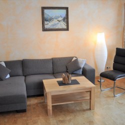 Sitzecke im Wohnraum Ferienwohnung Schrofenblick