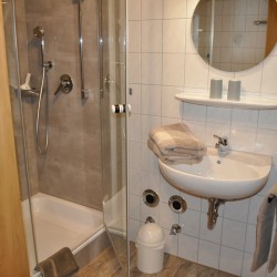Badezimmer Ferienwohnung Schrofenblick