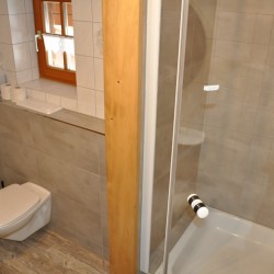 Badezimmer Ferienwohnung Schrofenblick